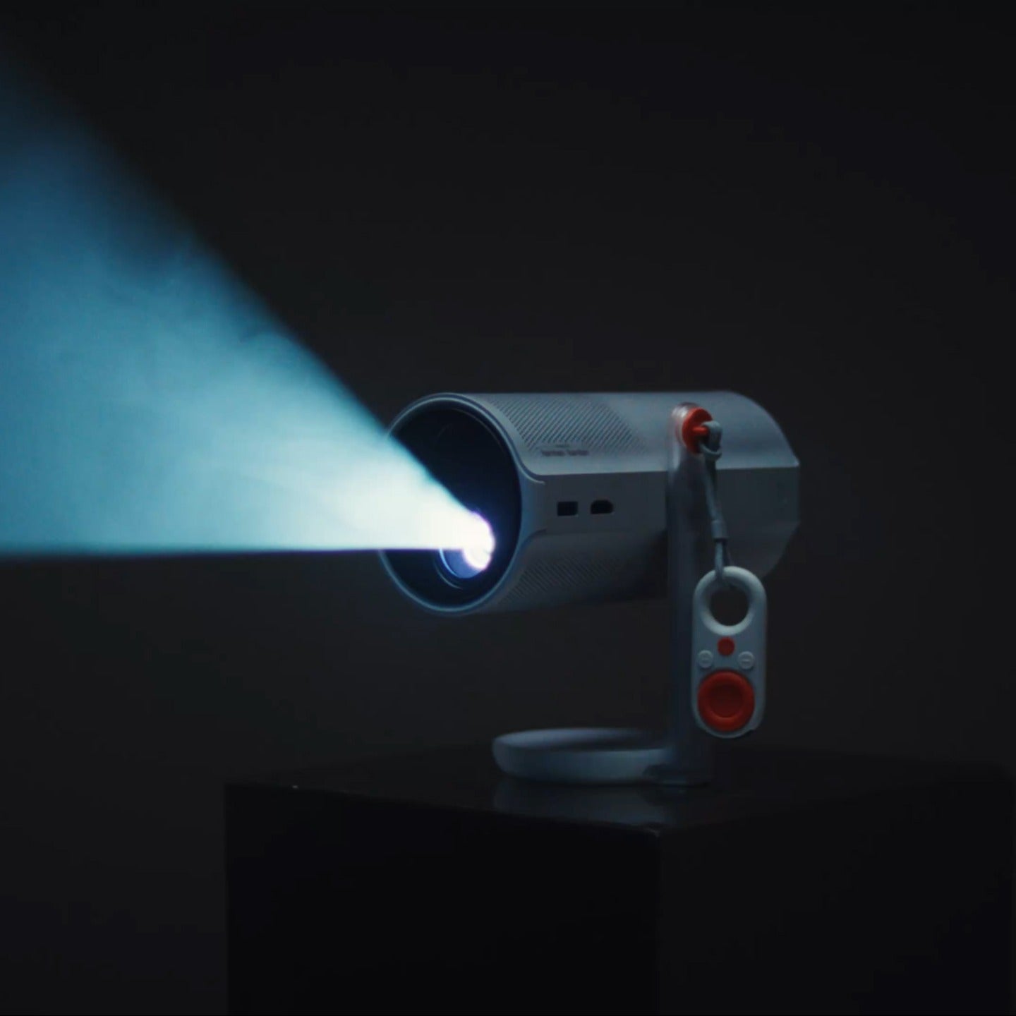 XGIMI MoGo 4: A Portable Powerhouse for Outdoor & Indoor Cinematic Magic