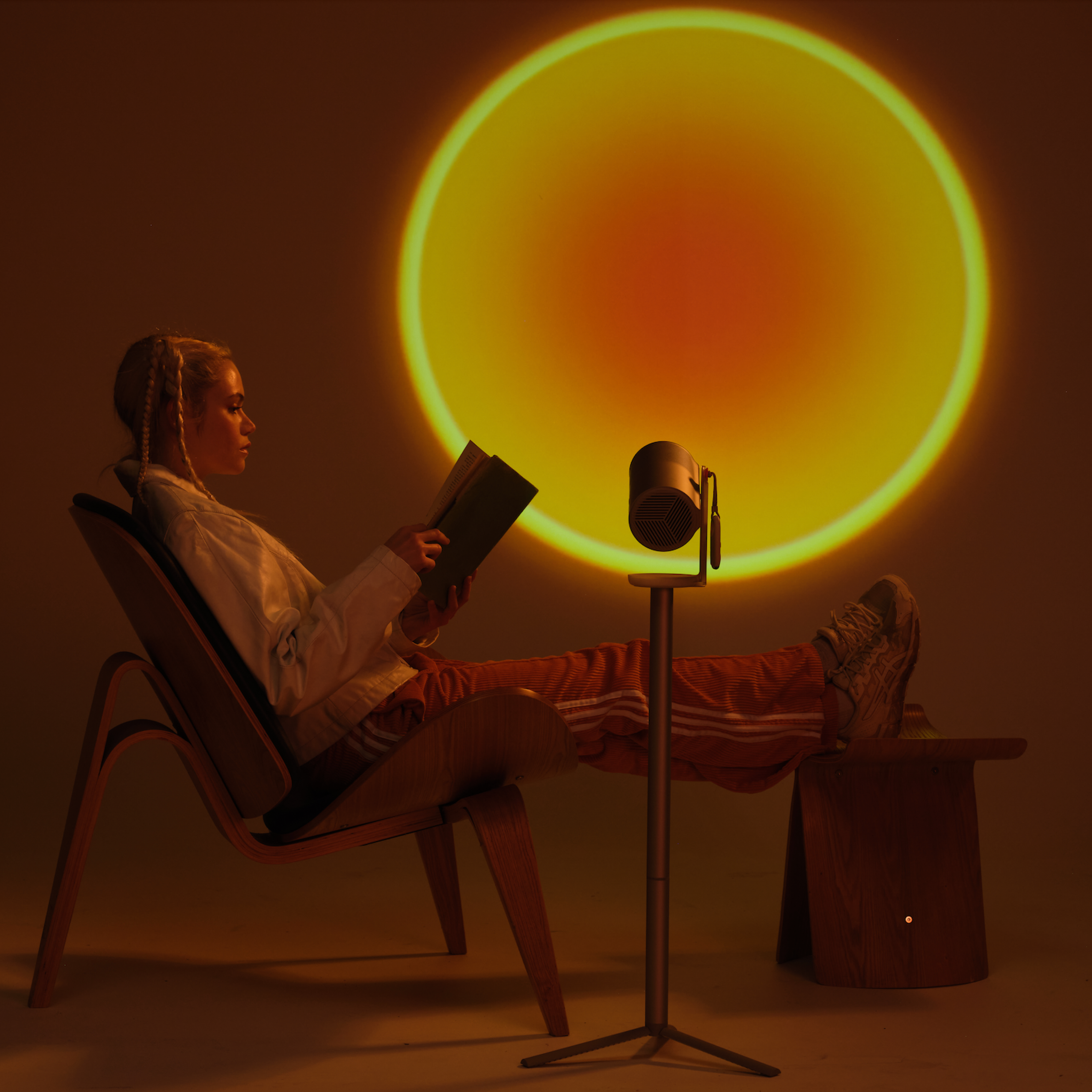 One Sunset Magnetic Creative Filter is included in the "MoGo 4 + PowerBase Stand" package.