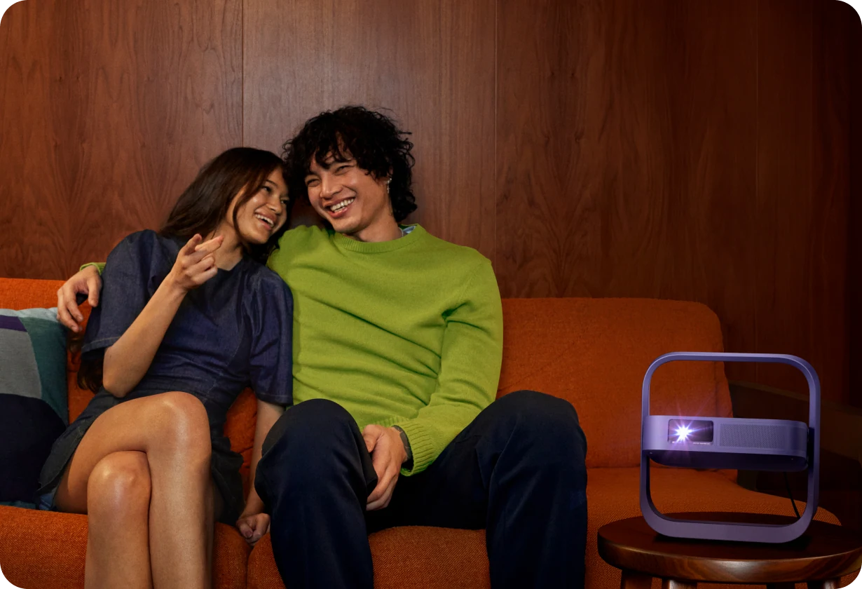 m10-movie-pc-right.webp